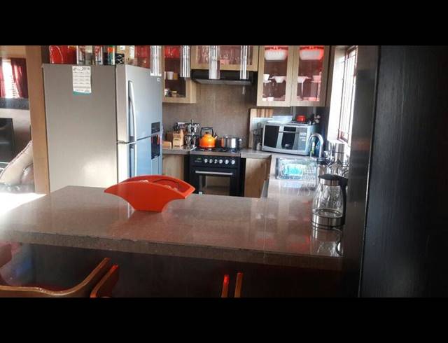 3 BEDROOM PROPERTY TO RENT IN VREDEKLOOF EAST